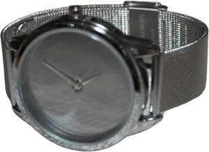 Glossy Minimalist Quartz Watch with Mesh Band
