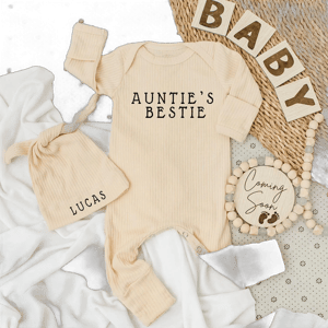 Auntie&#39;s Bestie Baby bodysuit and hat set, Cute baby outfit for aunt, Unisex Baby gift, Going home outfit, Adorable Auntie and Baby Bodysuit